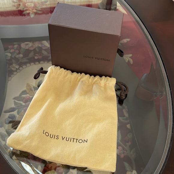 Louis Vuitton - Picture 6 of 6